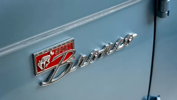 1968 Brittany Blue Classic Ford Bronco_0001_badge
