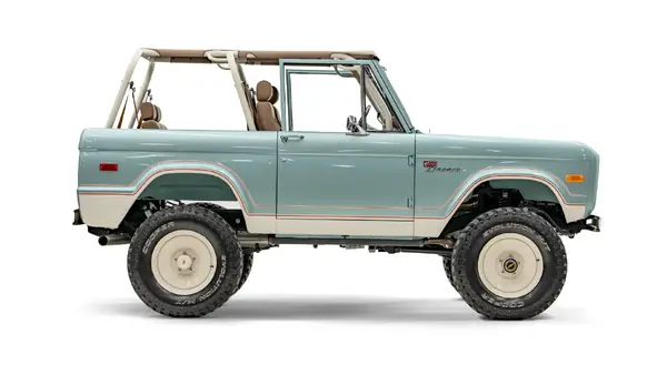 1969 Restored Ford Bronco_8 Passenger Side