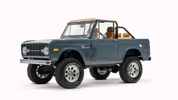 1971 Vintage Ford Bronco_3 Drivers Side Front 3.4