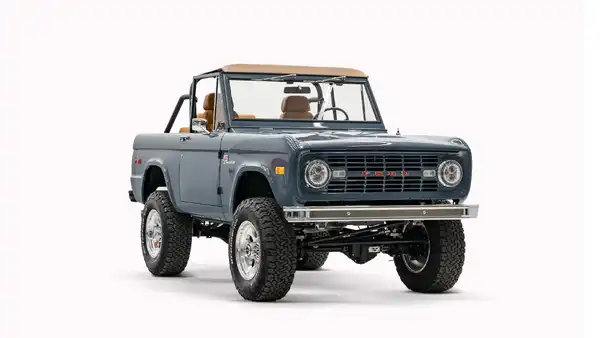 1971 Vintage Ford Bronco_6 Passenger Side Front 