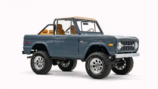 1971 Vintage Ford Bronco_7 Passenger Side Front  3.4
