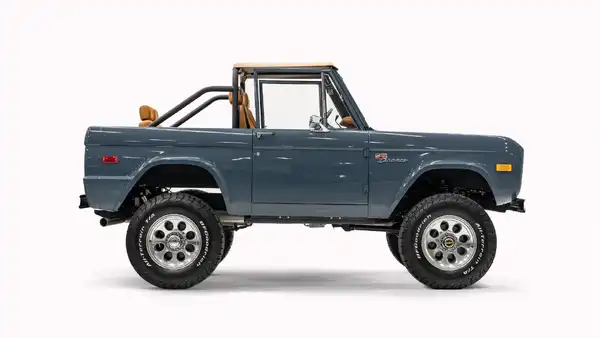 1971 Vintage Ford Bronco_8 Passenger Side