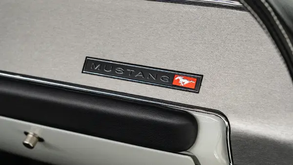 Classic Mustang Ultra Gray_20 Interior