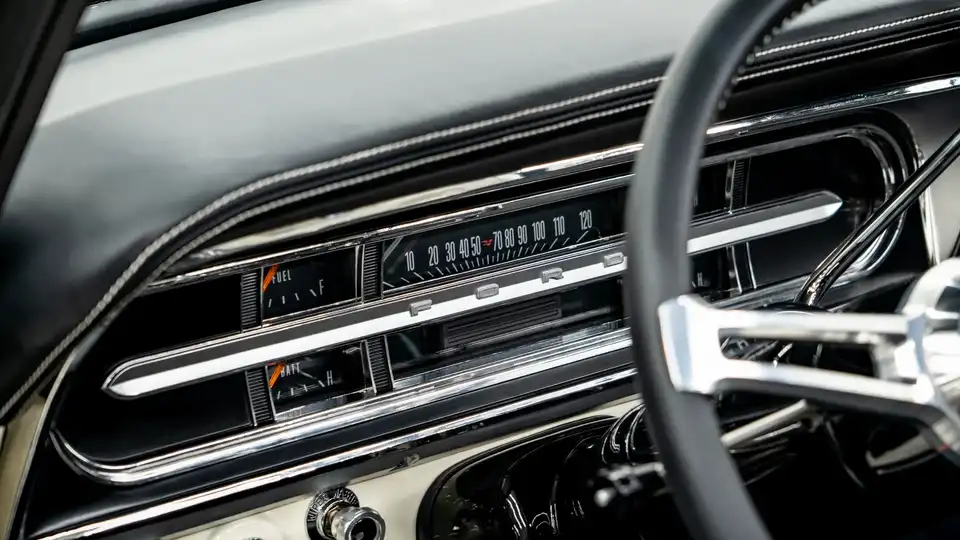 1972 Ford F 250_15 Dakota Digital Gauges