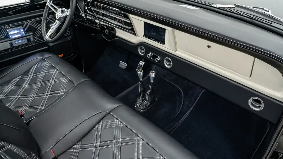 1972 Ford F 250_18 Passenger Side Interior