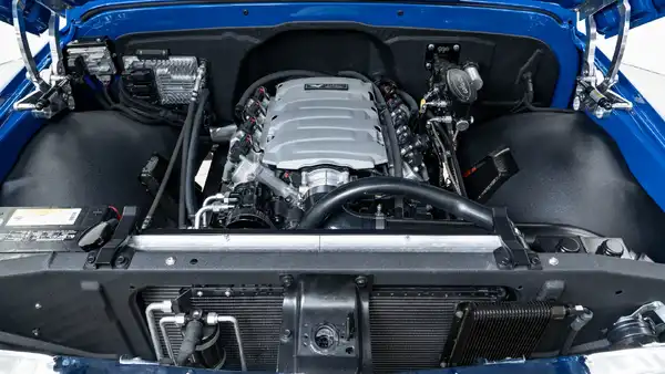 1972 Chevy K5 Blazer_28 V8 Coyote Engine