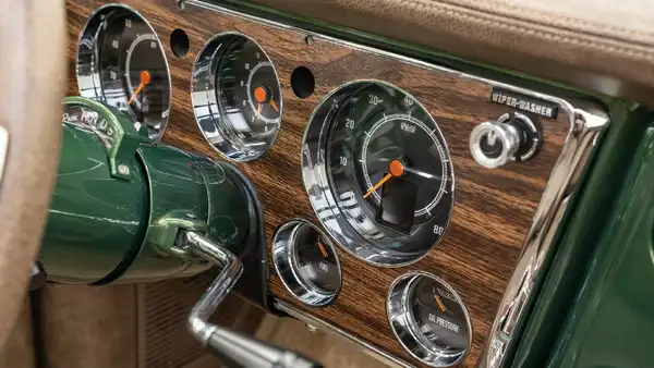 1971 Chevy K5 Blazer Hardtop_15 Dakota Digital Gauges