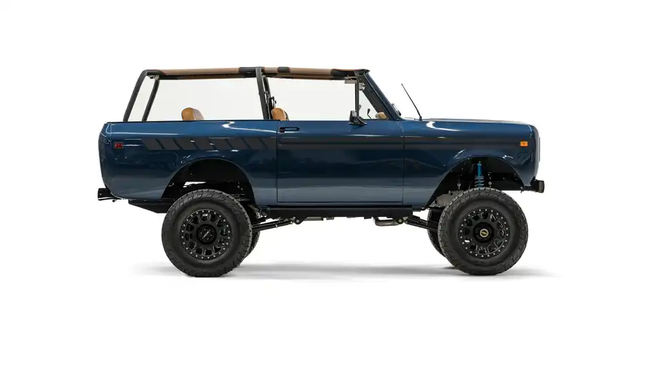 1976 North Sky Blue IH Scout 2_8 Passenger Side