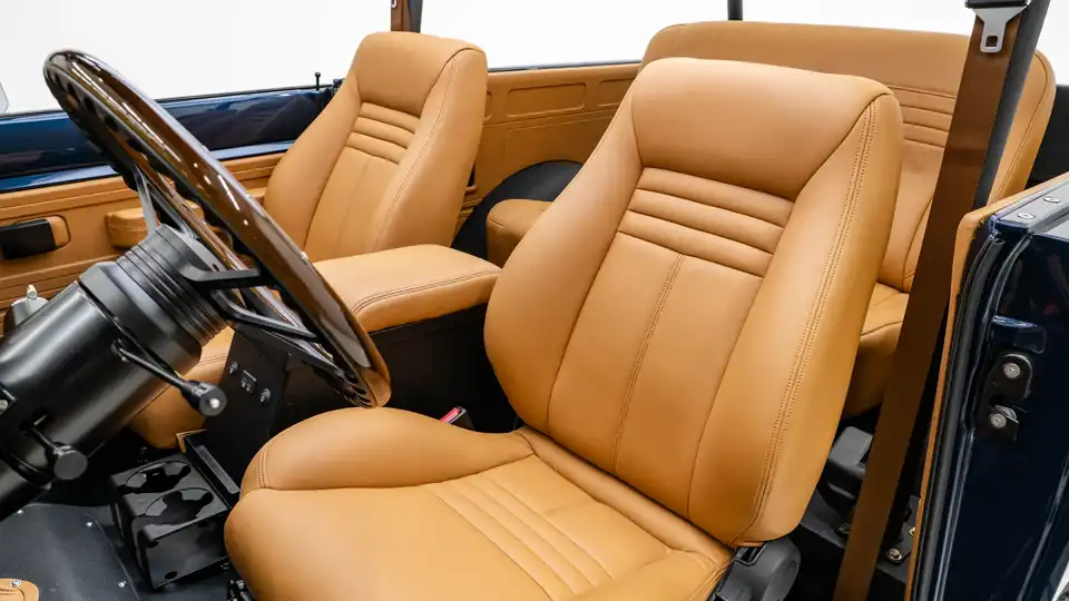 1976 North Sky Blue IH Scout 2_17 Front Interior