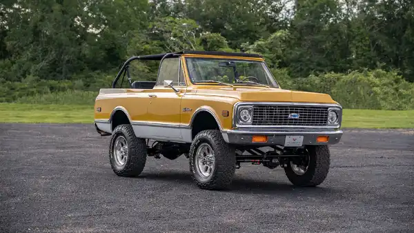 Classic Chevy K5 Blazer Restomod War Bonnet Yellow