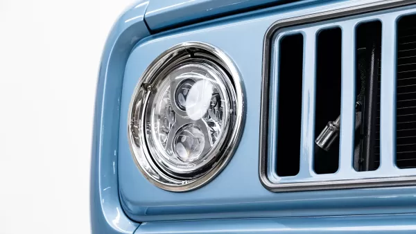 1973 Velocity International Scout 2_0008_LED HEADLIGHT