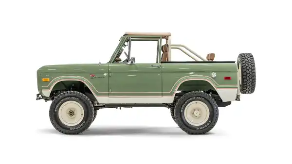 Restored Ford Bronco_2 Drivers Side 