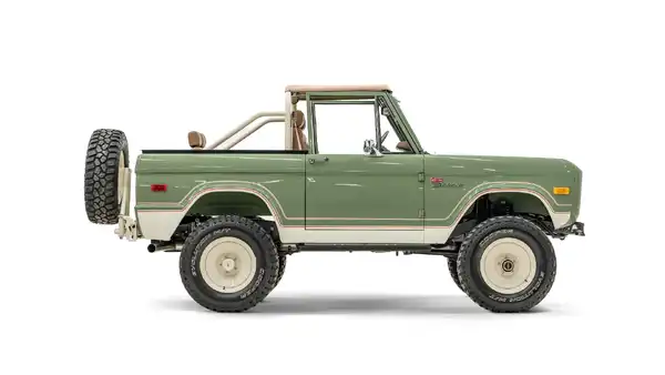 Restored Ford Bronco_8 Passenger Side