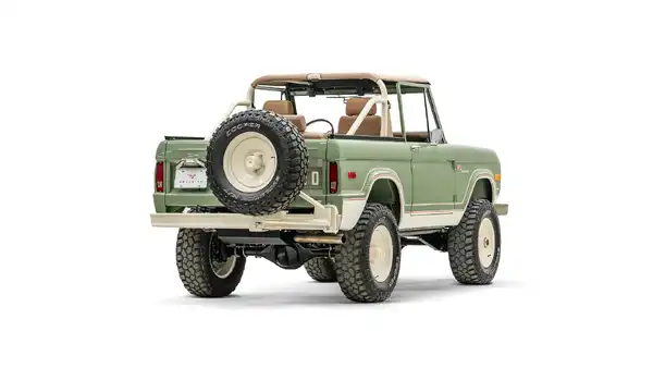 Restored Ford Bronco_10 Passenger Side Rear