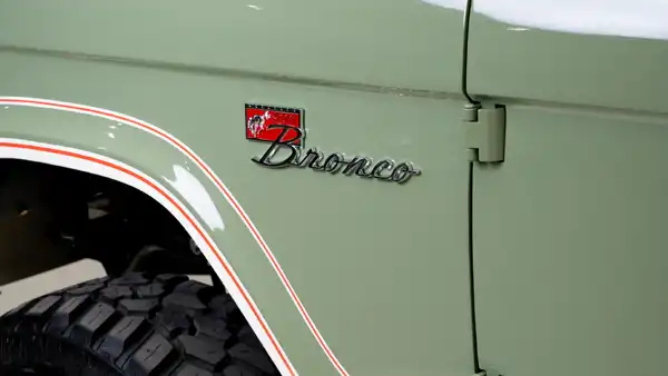 Restored Ford Bronco_23 Exterior 