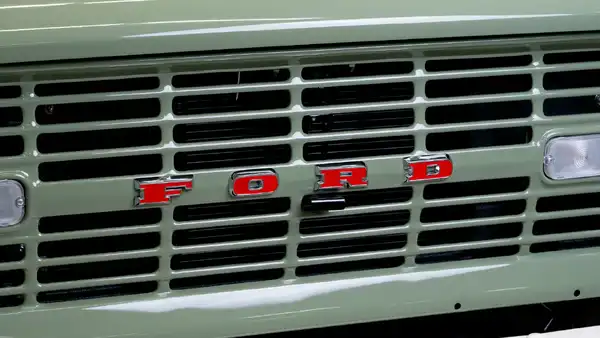 Restored Ford Bronco_25 Exterior 