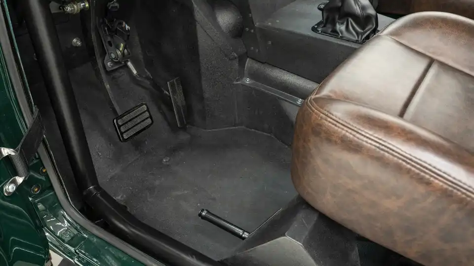 Green IH Scout_17 Front Interior