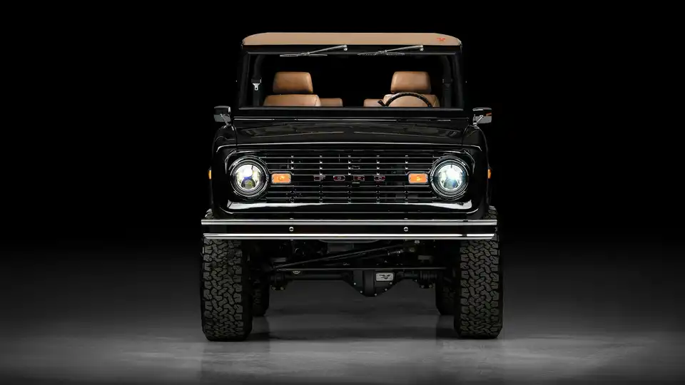 1975 Black Ford Bronco_Lifestyle