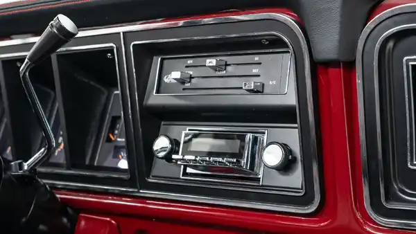 1975 Classic Ford F250 Dentside_21 Interior