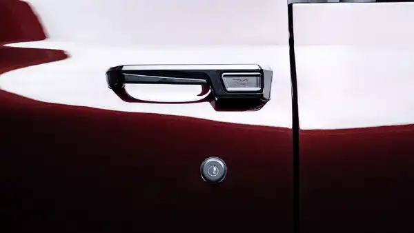 Tom Segura's 1971 Chevy K5 Blazer_25 Exterior 