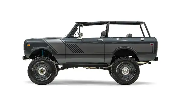 1971 International Scout 2_2 Drivers Side 