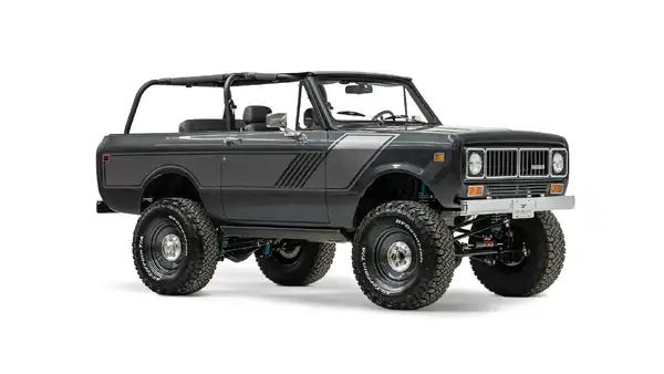 1971 International Scout 2_7 Passenger Side Front  3.4