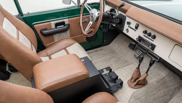 1977_Velocity Racing Green_0023_Passenger Side Custom Interior