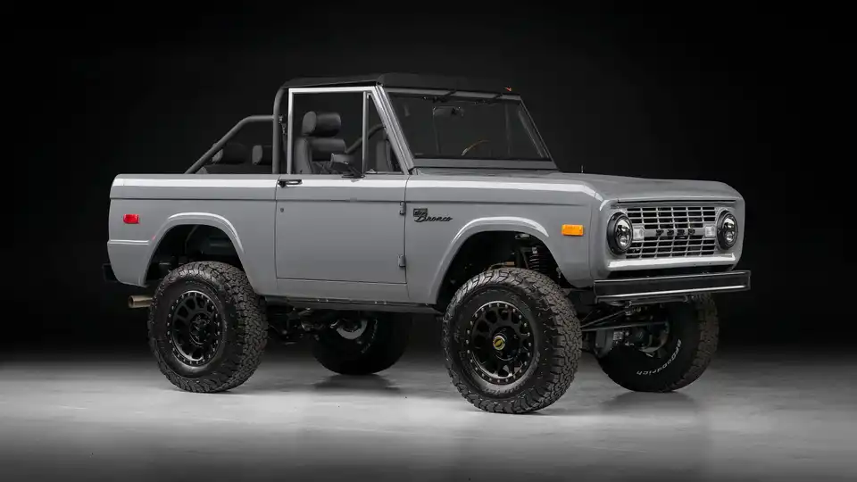 1966 Nardo Gray Ford Bronco_Lifestyle
