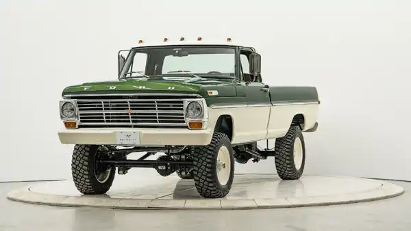 1971 Restored Ford F250_4 Drivers Side Front 