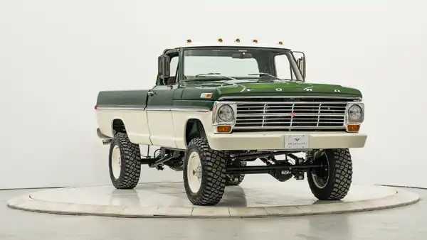 1971 Restored Ford F250_6 Passenger Side Front 