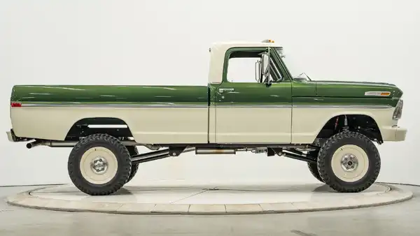 1971 Restored Ford F250_8 Passenger Side