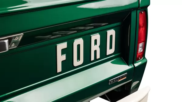 1977_Velocity Racing Green_0014_Bronco_Tailgate