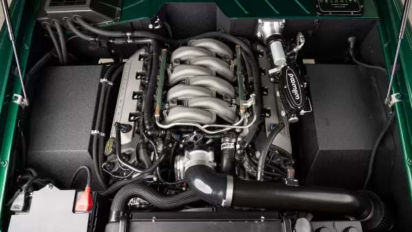 1977_Velocity Racing Green_0015_Engine 1