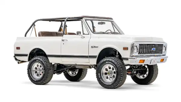 1969 Chevy K5 Blazer_7 Passenger Side Front  3.4
