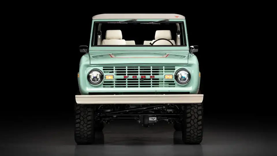Light Jade Bronco_Lifestyle Copy 3